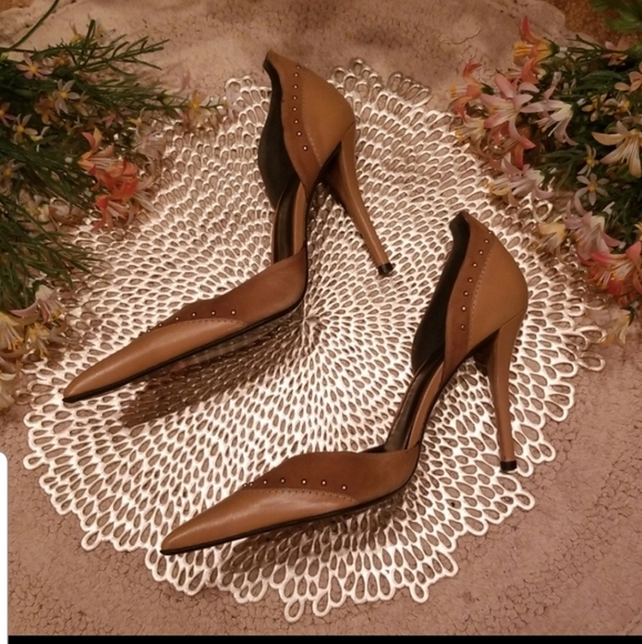 Stuart Weitzman Shoes - Stuart Weitzmann Tan Leather and Suede Studded Pointy Toe Stilettos